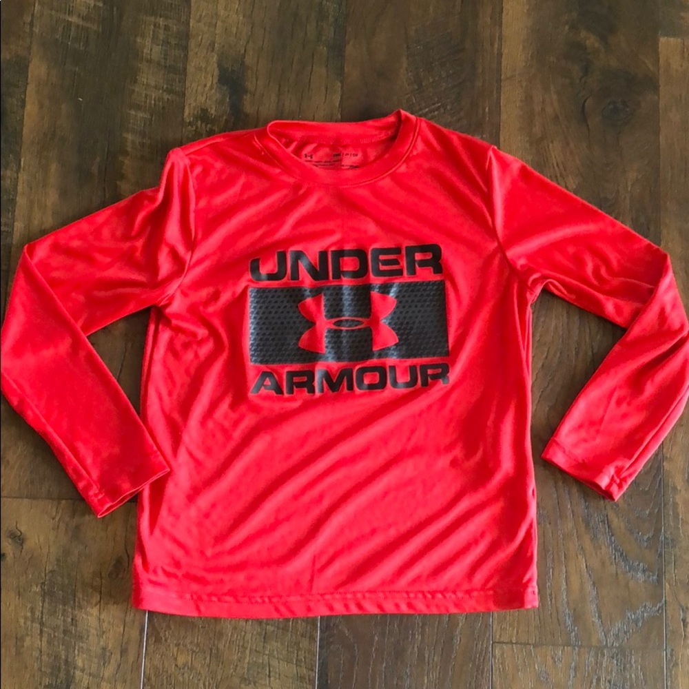 Under Armour boys size small long sleeve. EUC.